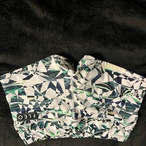 Fleo shorts size M